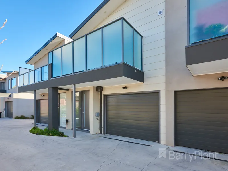 3 BEDROOM TOWNHOUSE!