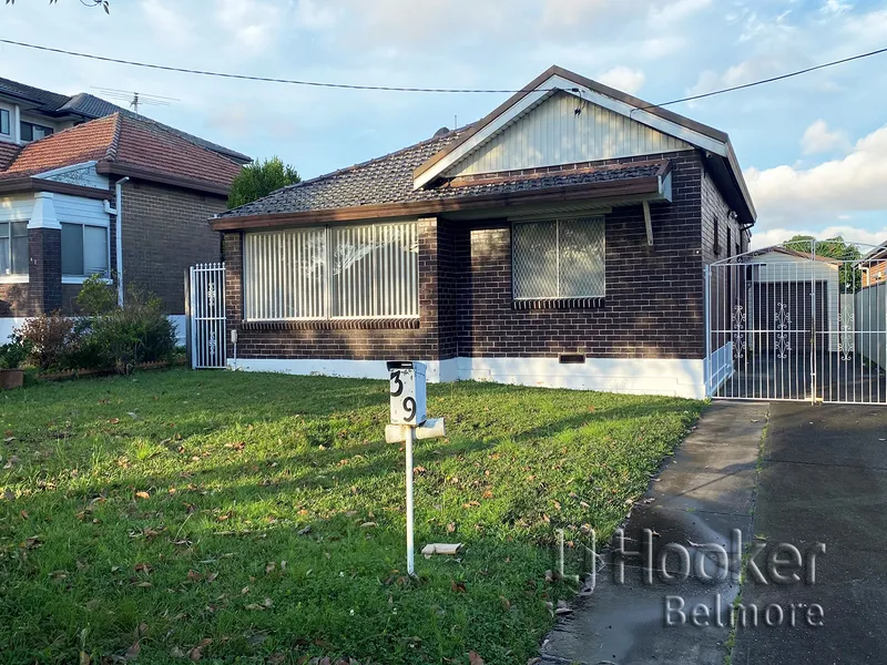 Spacious 3 bedroom home with Sunroom