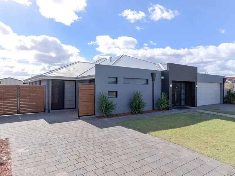 HUGE HOME WITH REAR ACCESS