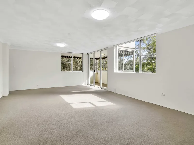 Superb two bedroom unit set in a leafy outlook