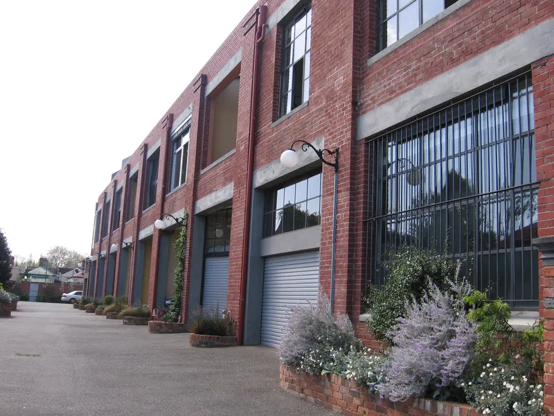 Quiet Townhouse close to everything!