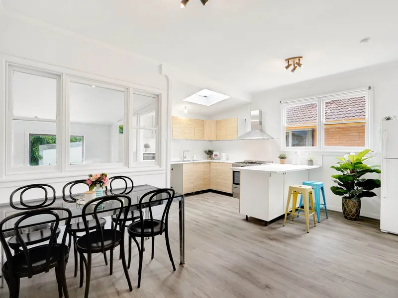 Charming Home in Maribyrnong with 4 Bedrooms, 2 Bathrooms and 2 Carparks