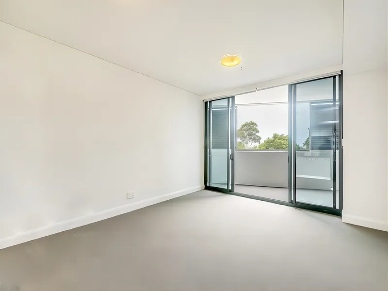 Spacious 1 bedroom & HUGE balcony! & Super convenient location with easy access to everything