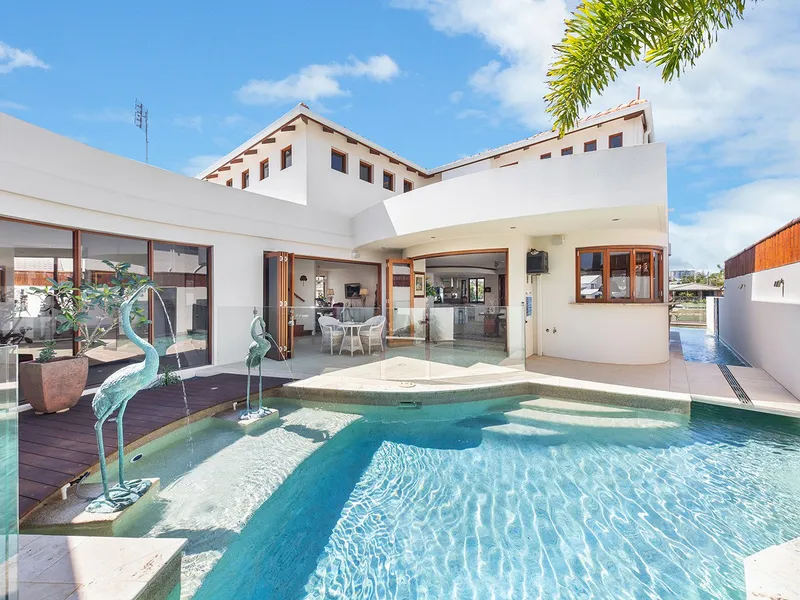LUXURIOUS LIFESTYLE PROPERTY IN PRIME MOOLOOLABA LOCATION!
