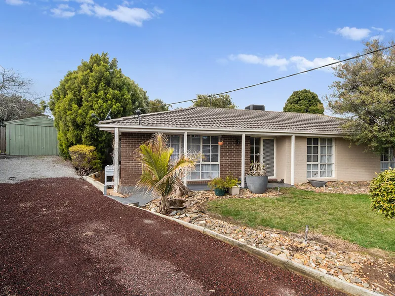 Quiet Court Location 3 Beds Large lounge & yard!