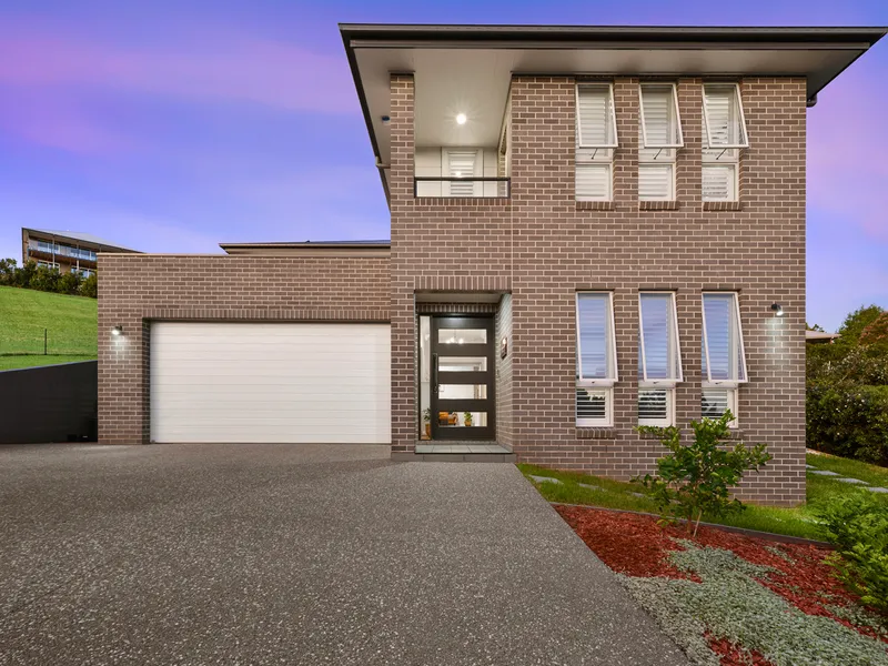 Stunning family home on 1084sqm in Kurrajong Village