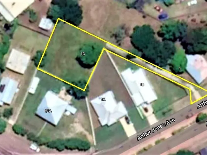 Private Location Close to Town 