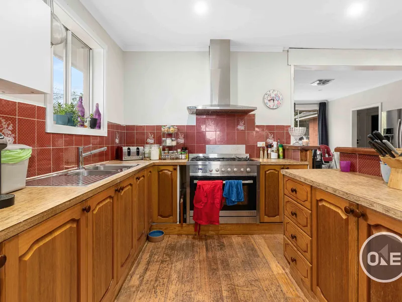 Prime Investment and Development Site in Kilsyth with Permits!