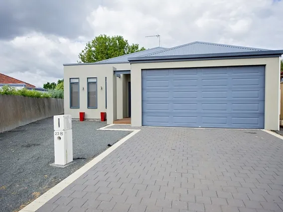 4 Bedroom 2 Bathroom near Hay Park