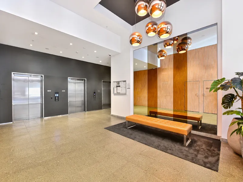 2 BEDROOM APARTMENT IN DISCOVERY POINT