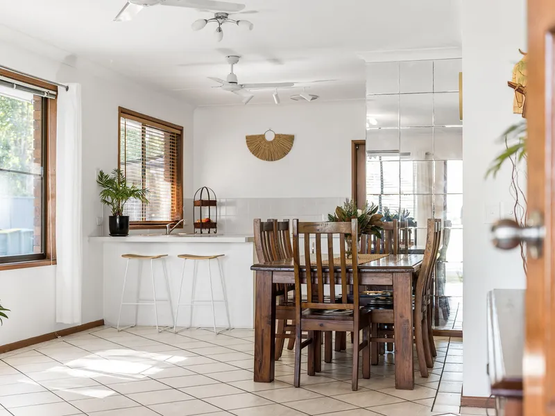 Charismatic Duplex with Modern Touches in Banora Point