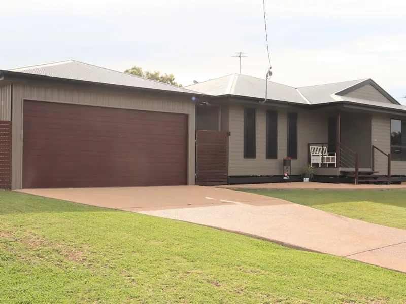 IMPRESSIVE AND STYLISH - EXTRA ROOM BUILT IN TO POWERED SHED - GATES TO BACK EASEMENT AREA