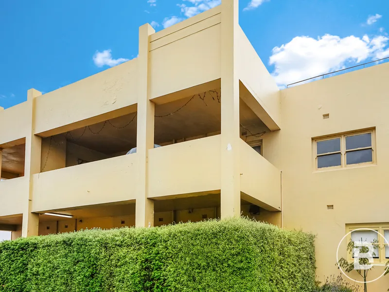 BLANK CANVAS – LEAVE YOUR MARK