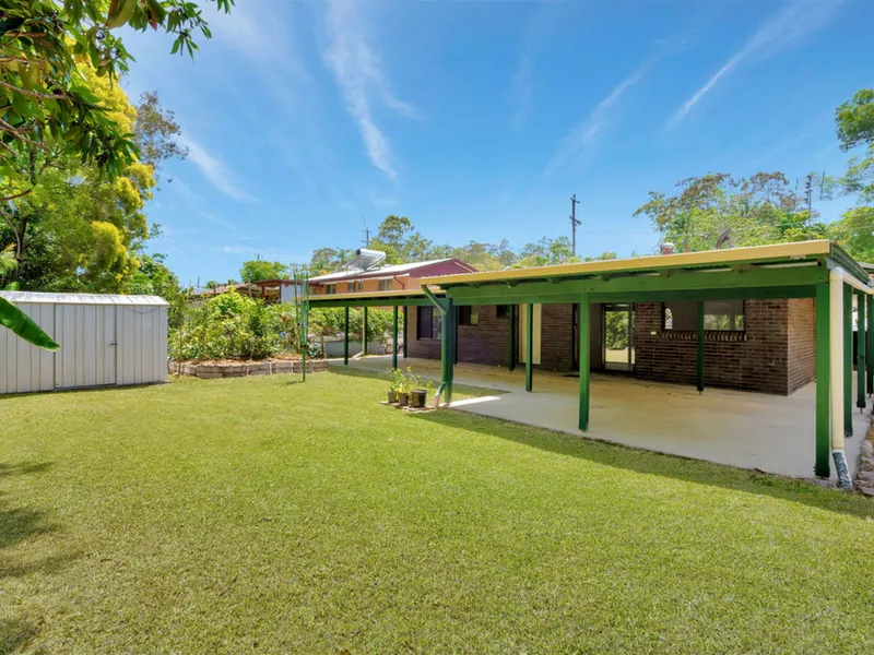 Charming Country-Style Family Home on 663m² with Endless Space for Your Lifestyle Needs!