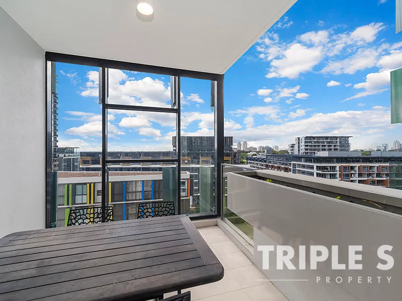 'The Tower Residences' Waterloo | North-West Aspect Sundrenched Balcony | Extra Study