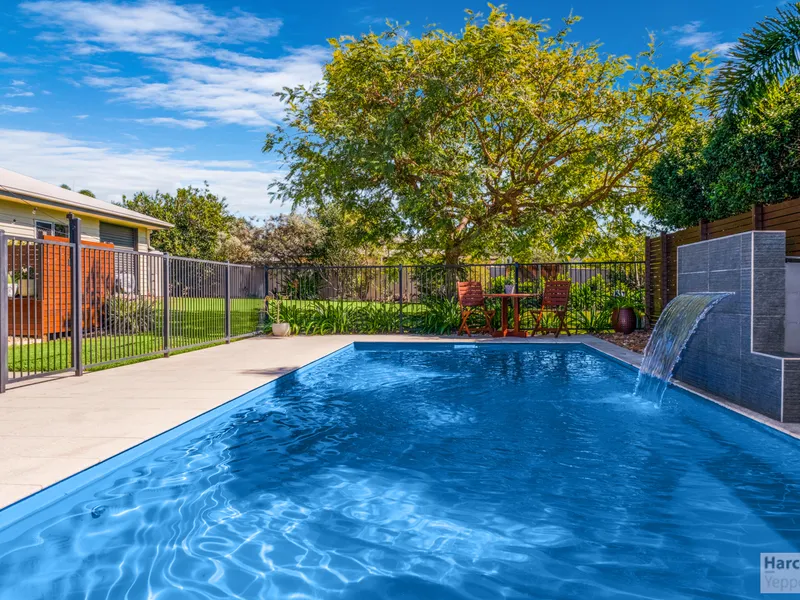 FLAT ONE ACRE WITH CUSTOM BUILT HOME