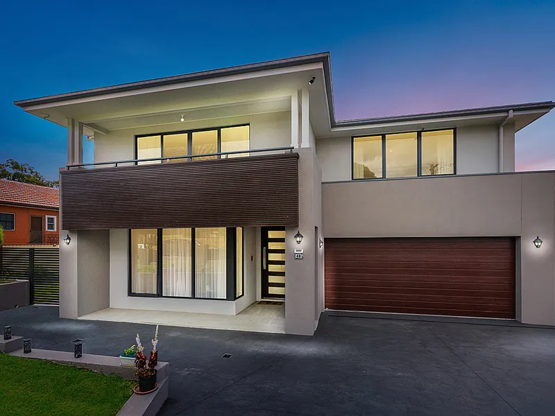 New Build - 6 Bedrooms!