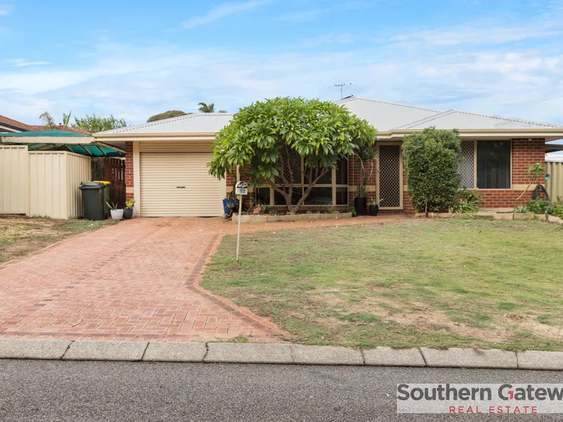 CLOSE TO SCHOOLS AND SHOPS - CALLING ALL INVESTORS!