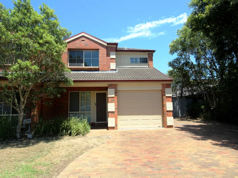 Modern 3 Bedroom Duplex in Convenient Location