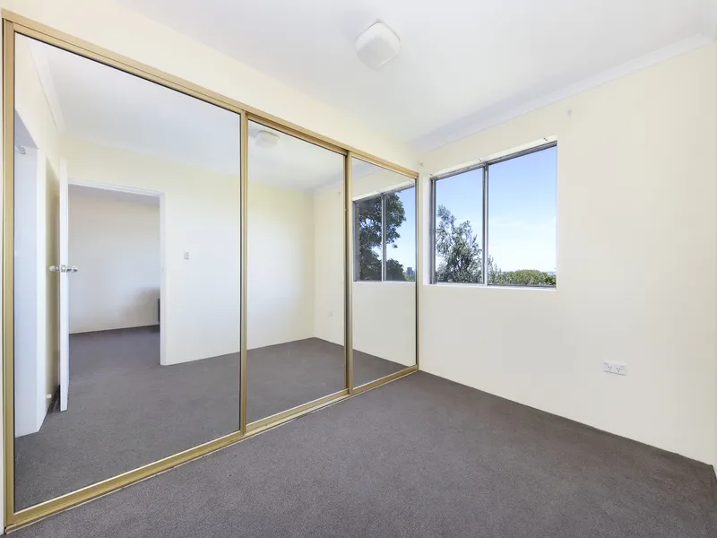 DEPOSIT TAKEN- 1 BEDROOM APARTMENT VERY CLOSE TO UNSW WITH CAR SPACE !!