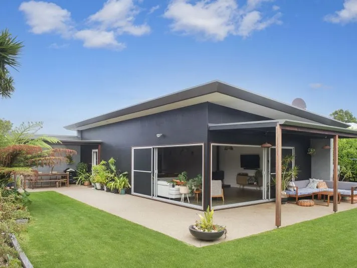 Modern home in sought after Parkwater suburb!
