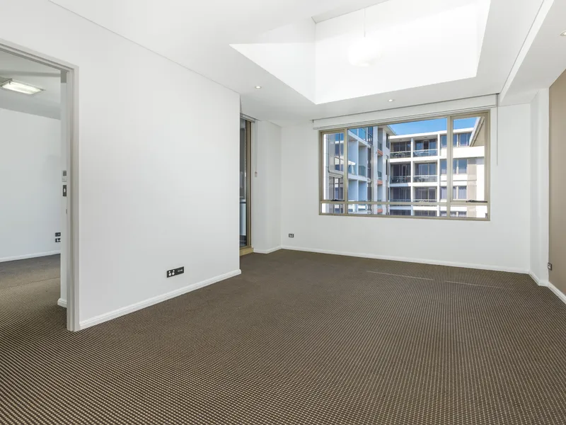 Top Floor Spacious One Bedroom Apartment