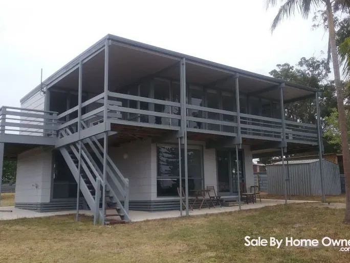 4 bedroom 2 x kitchens