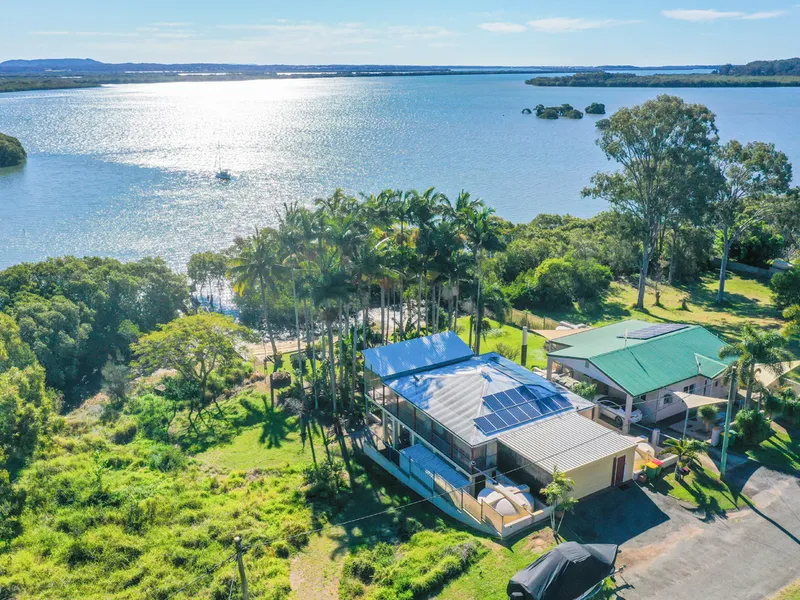 Absolutely Stunning - Private Beach & Jetty