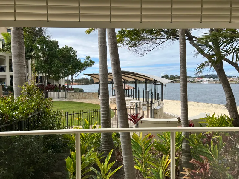 Two bedroom Apartment with Spectacular Views.