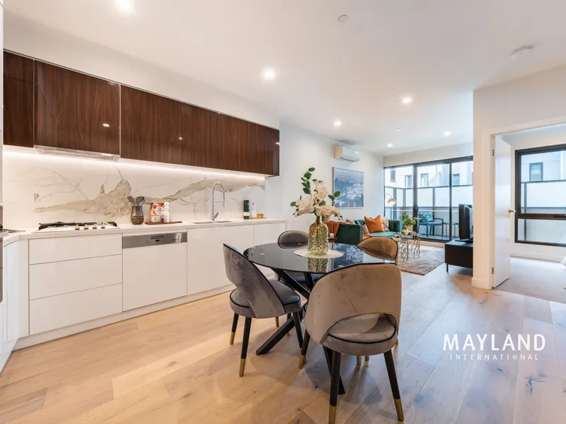 Spacious bedroom plus study nook, modern easy lifestyle !