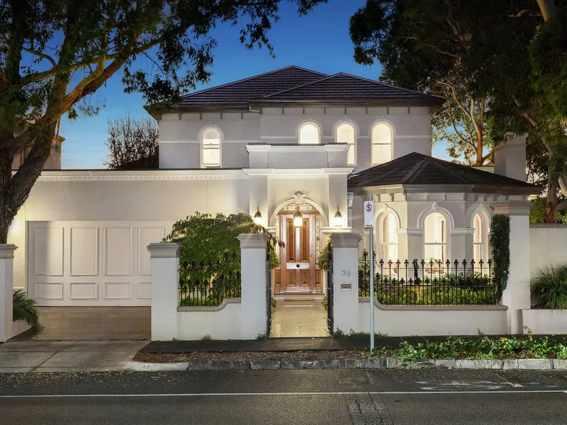 EXCLUSIVE LIVING IN THE HEART OF BRIGHTON!