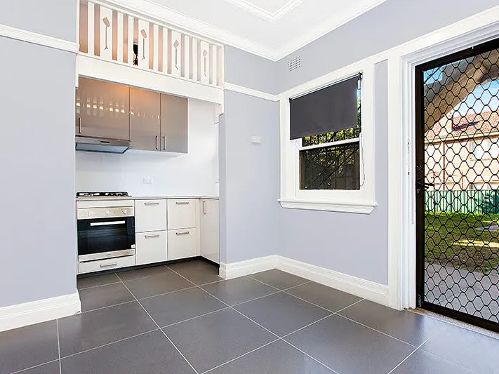 A Perfectly Positioned Art Deco! 