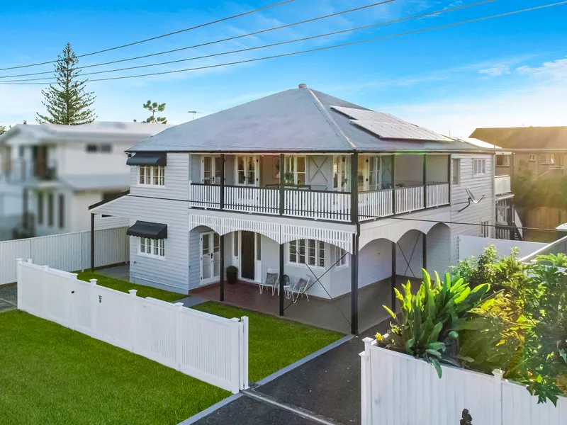 QUEENSLANDER - CLEVELAND POINT  CLASSIC CHARM AND  MODERN REFINEMENTS