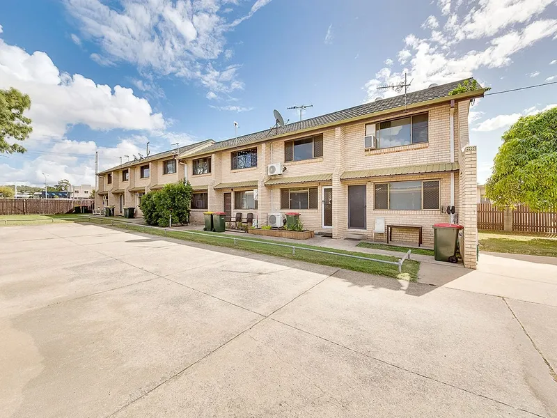 SEMI FURNISHED UNIT CLOSE TO YARALLA