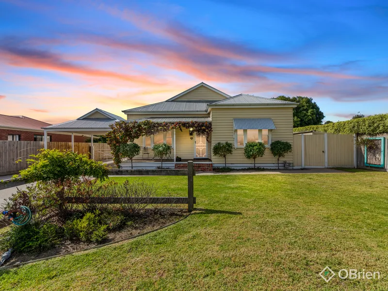 Renovated 3 Bedroom Home on 904m2 (Approx).