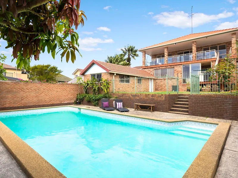 A Huge Coastal Family Home With A NE Aspect, Sweeping Ocean Views And Flexible Layout - 3 month lease only!