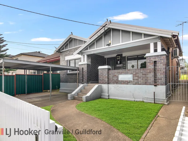 RENOVATED BRICK HOME - 200 METERS TO SHOPS & STATION