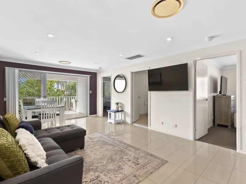 CONTEMPORARY 2 BEDROOM UNIT IN PRIME LOCATION!