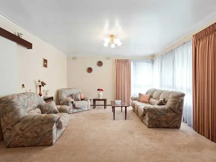 FAMILY HOME IN THE HEART OF THE VILLAGE!