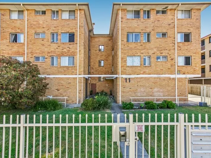 Two Bedroom Unit with Air Conditioning in a Central Location!