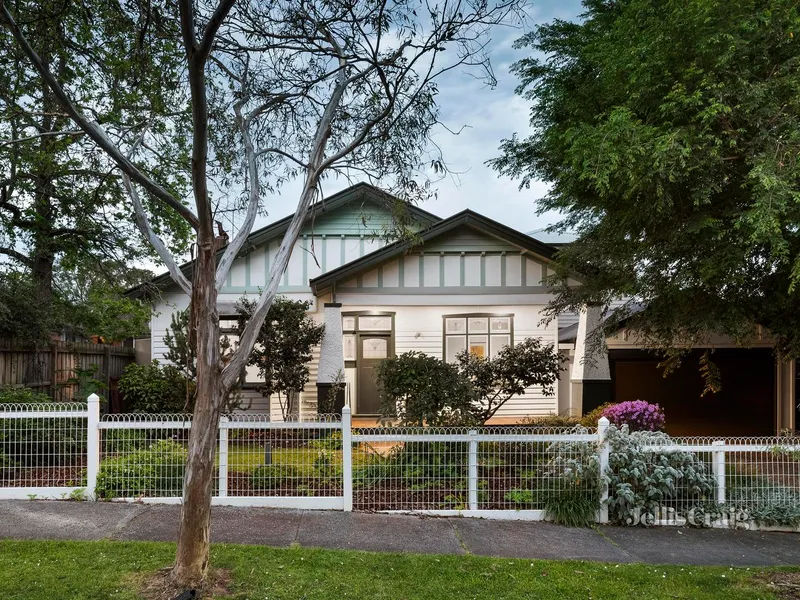 Substantial & serene riverside family haven