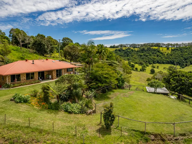 Lifestyle acreage of space, convenience and spectacular vistas
