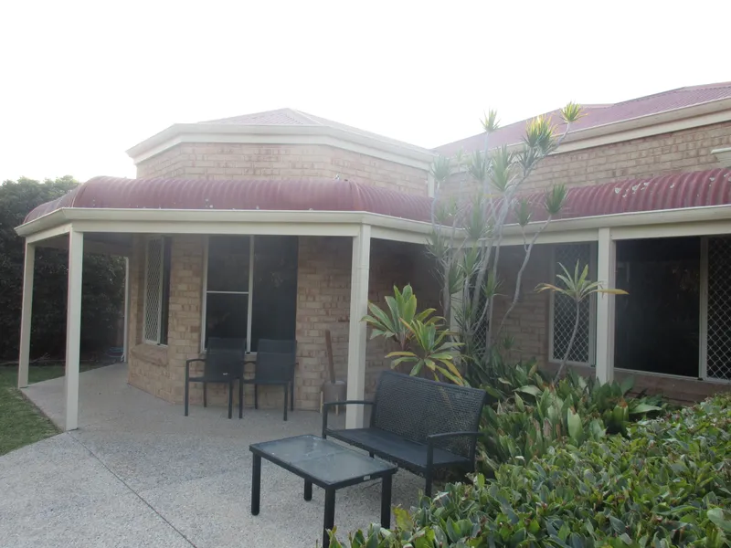 LARGE FAMILY HOME IN BROADWATER