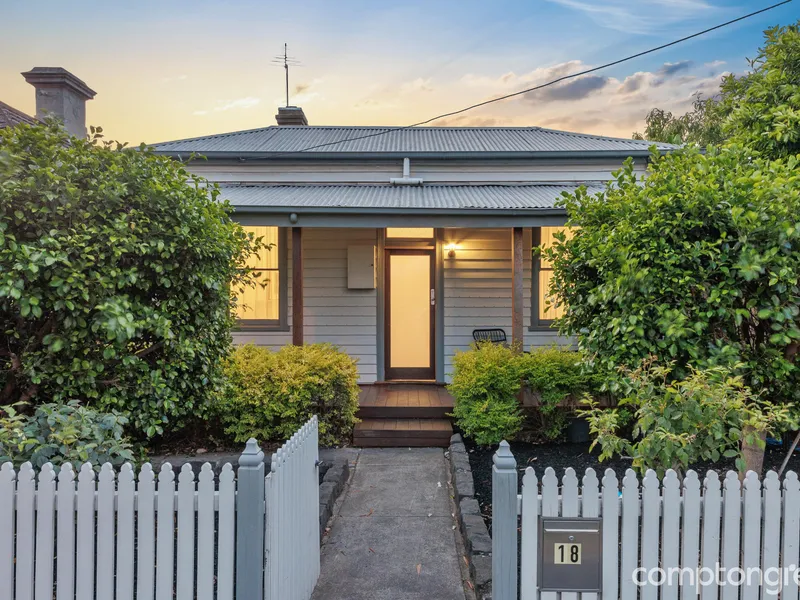 Live your best Inner West life! Updated family cottage + incredible lifestyle location