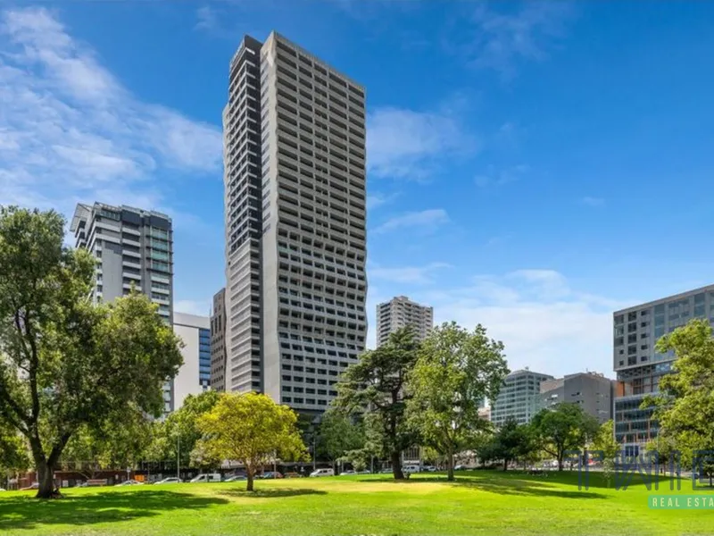 Spectacular Studio with Sky-High City Views