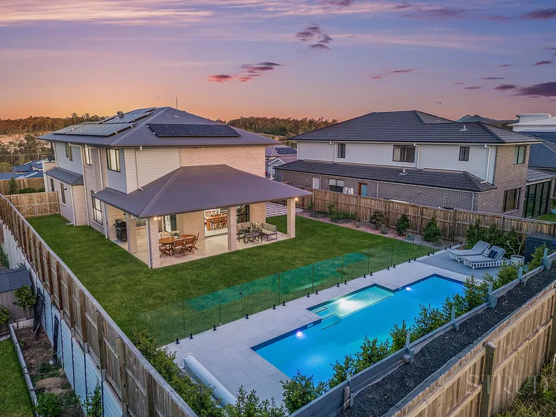 UPGRADED 368M2 CLARENDON HOME ON 855M2 + VEHICLE SIDE ACCESS & POOL