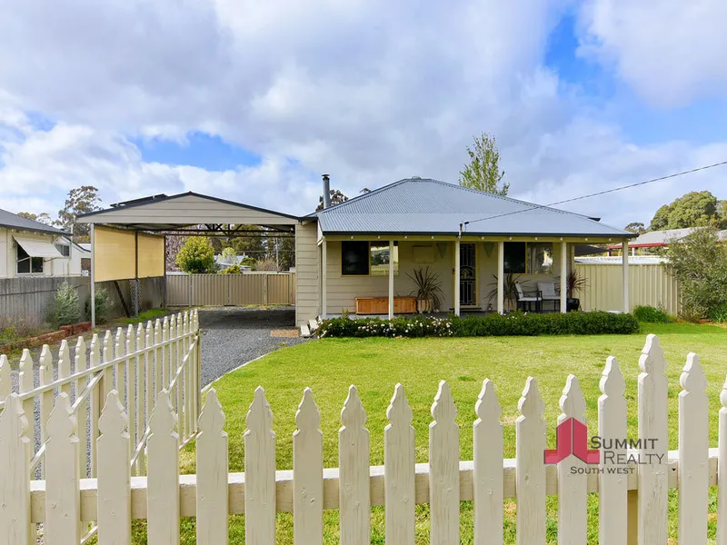 WARM & INVITING COTTAGE