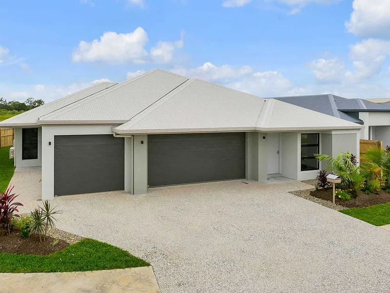 6 Bedroom Home & Granny Flat Under One Roof, Separate Living