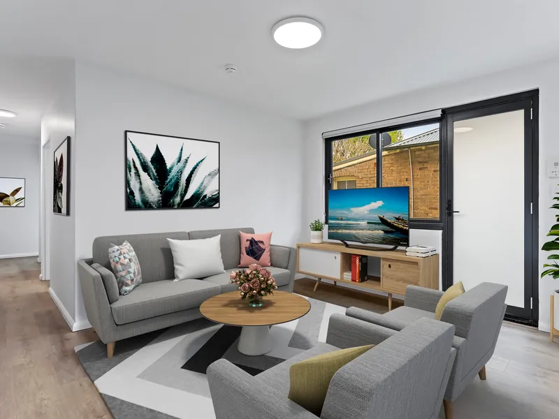 Rare 2 bedroom apartment with courtyard!