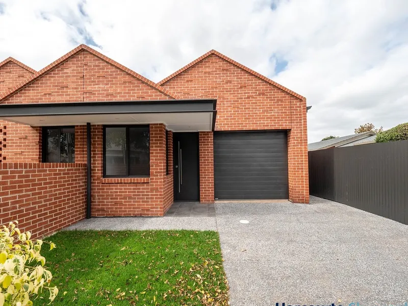 Stunning home in perfect city fringe location